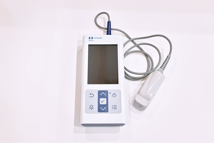 酸素飽和度・脈拍数測定ポータブルモニタ